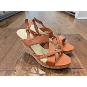 New, never worn Women's size 9 brown Strappy wedge